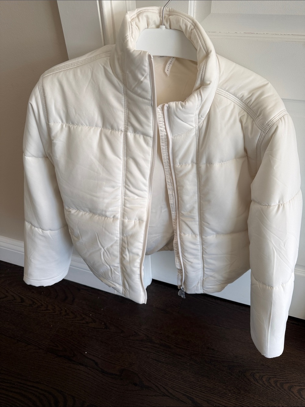 Travis Mathew White Puffer Jacket - Women’s Lightweight Quilted Cropped Jacket